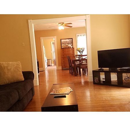 The B Apartment Louisville Ngoại thất bức ảnh